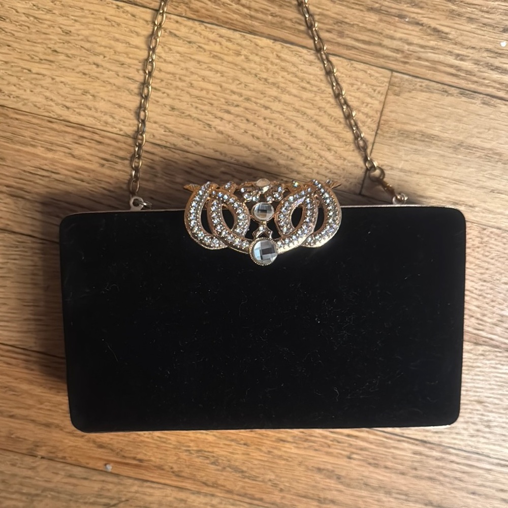 Elegant Black Velvet Clutch with Gold Chain